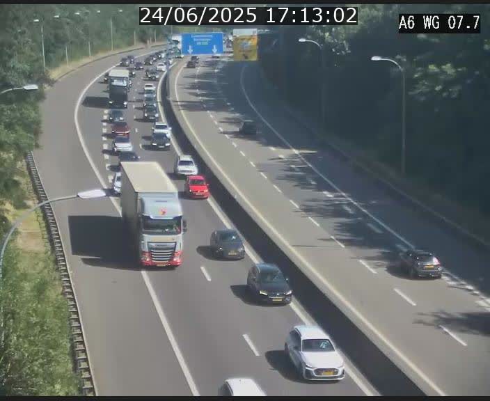 Traffic live webcam Luxembourg - Bridel - A6 - BK 7.7 - direction Belgique
