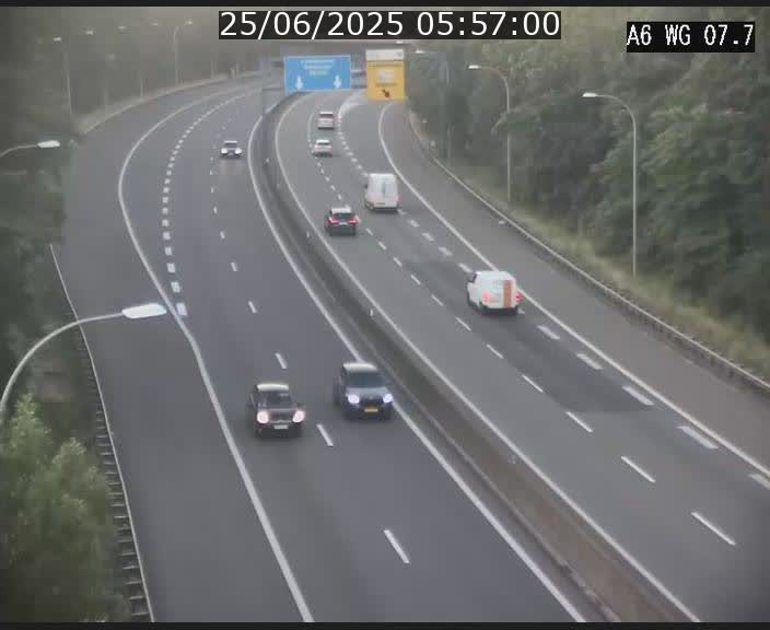 Traffic live webcam Luxembourg - Bridel - A6 - BK 7.7 - direction Belgique