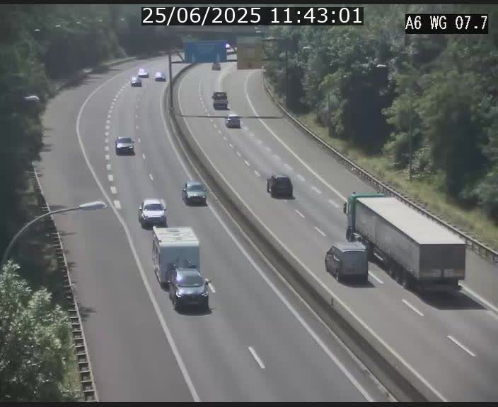 Traffic live webcam Luxembourg - Bridel - A6 - BK 7.7 - direction Belgique