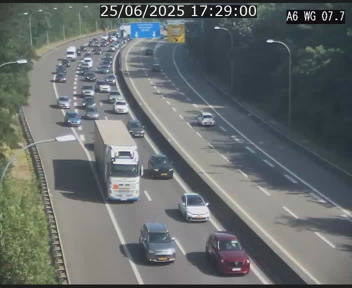 Traffic live webcam Luxembourg - Bridel - A6 - BK 7.7 - direction Belgique