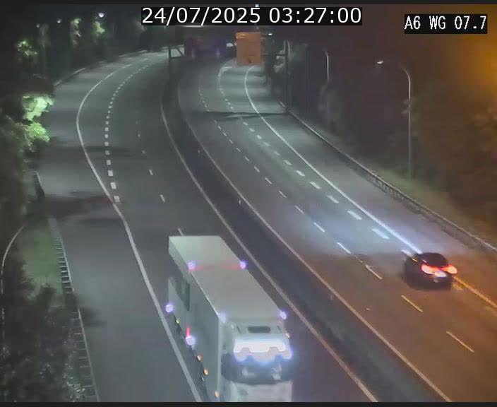 Traffic live webcam Luxembourg - Bridel - A6 - BK 7.7 - direction Belgique
