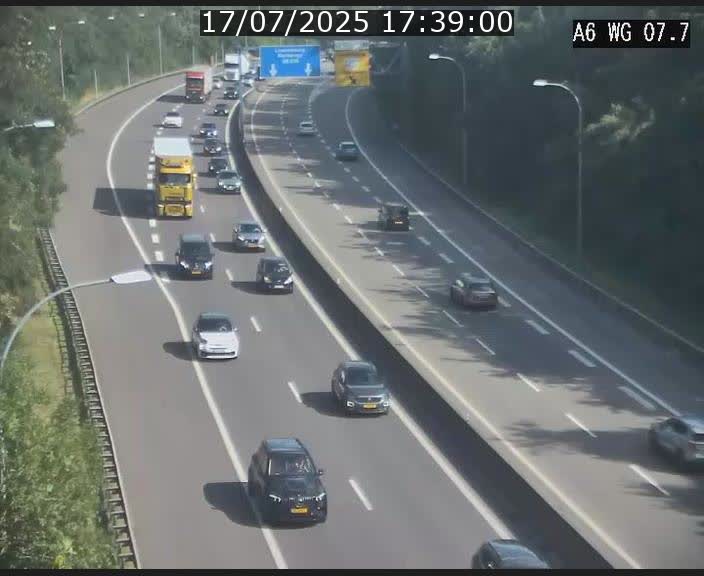 Traffic live webcam Luxembourg - Bridel - A6 - BK 7.7 - direction Belgique