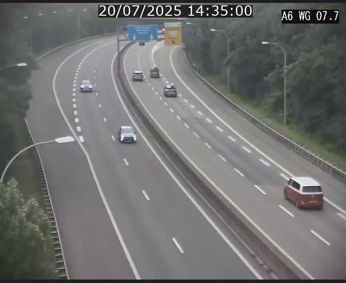 Traffic live webcam Luxembourg - Bridel - A6 - BK 7.7 - direction Belgique