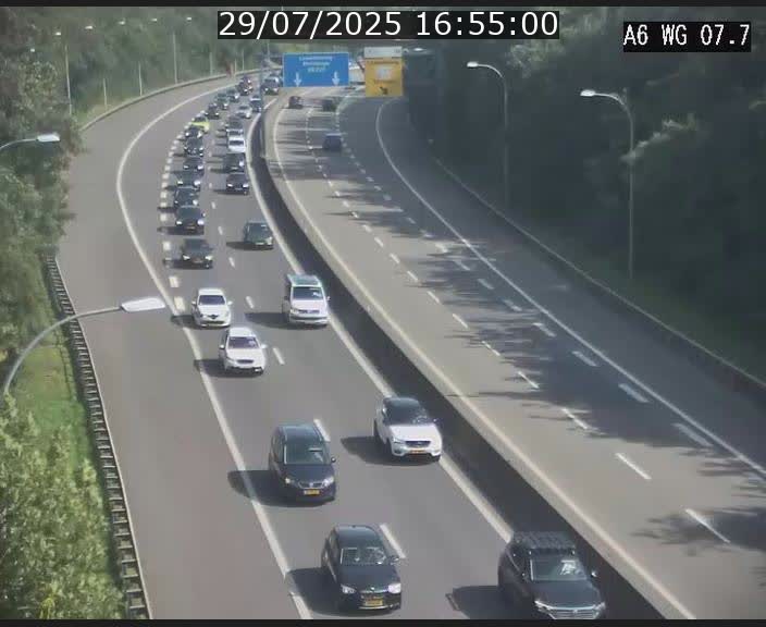 Traffic live webcam Luxembourg - Bridel - A6 - BK 7.7 - direction Belgique