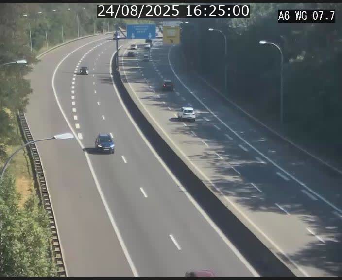 Traffic live webcam Luxembourg - Bridel - A6 - BK 7.7 - direction Belgique
