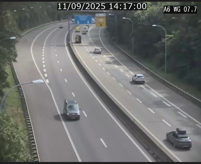 Traffic live webcam Luxembourg - Bridel - A6 - BK 7.7 - direction Belgique