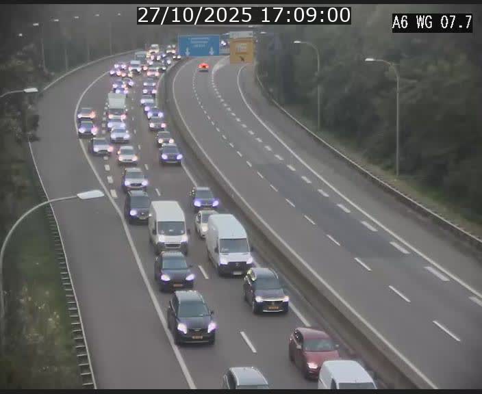 <h2>Traffic live webcam Luxembourg - Bridel - A6 - BK 7.7 - direction Belgique</h2>