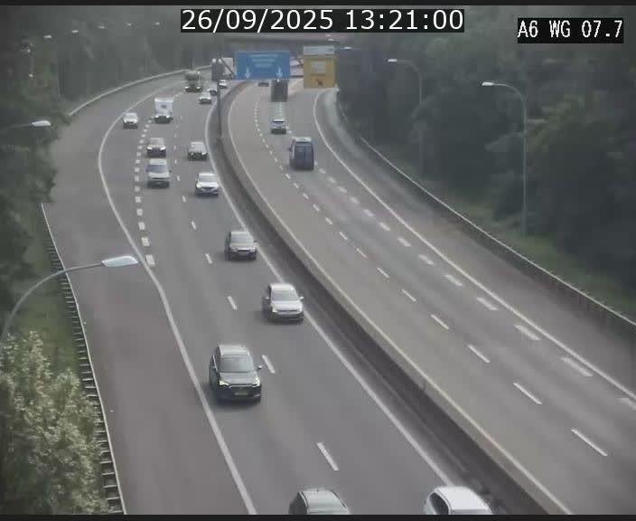 <h2>Traffic live webcam Luxembourg - Bridel - A6 - BK 7.7 - direction Belgique</h2>