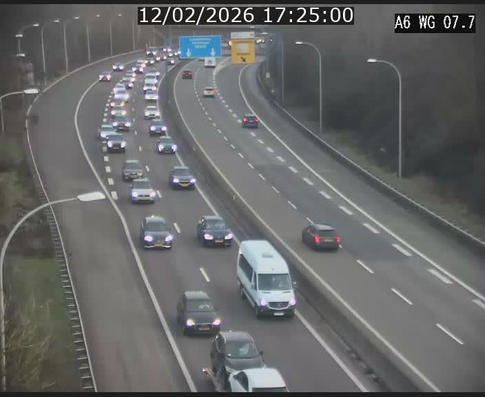 <h2>Traffic live webcam Luxembourg - Bridel - A6 - BK 7.7 - direction Belgique</h2>