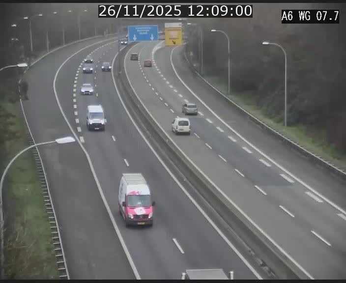 <h2>Traffic live webcam Luxembourg - Bridel - A6 - BK 7.7 - direction Belgique</h2>