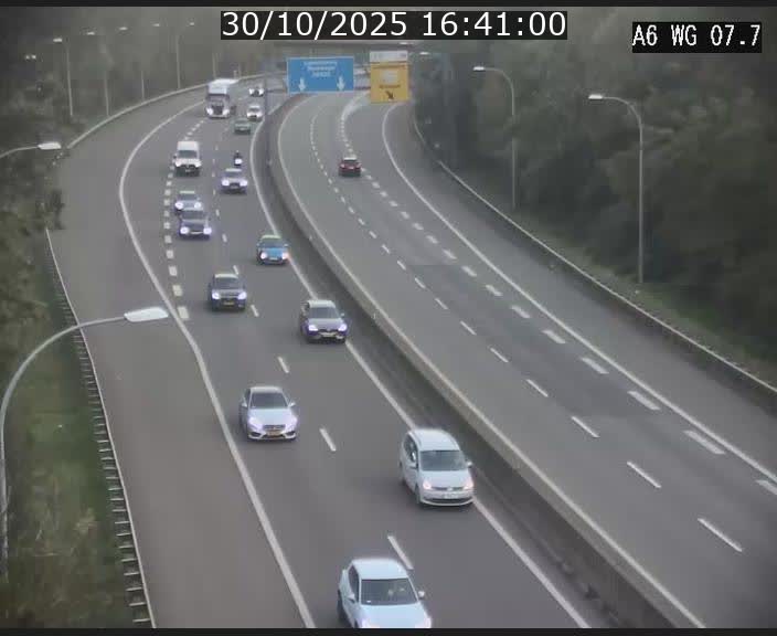 <h2>Traffic live webcam Luxembourg - Bridel - A6 - BK 7.7 - direction Belgique</h2>