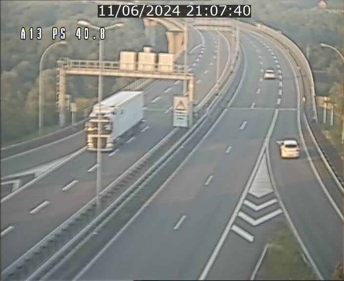 <h2>Webcam autoroute A13 à la sortie est du tunnel Markusbierg à Schengen. Vue sur le pont de la Moselle, vers l'Allemagne</h2>