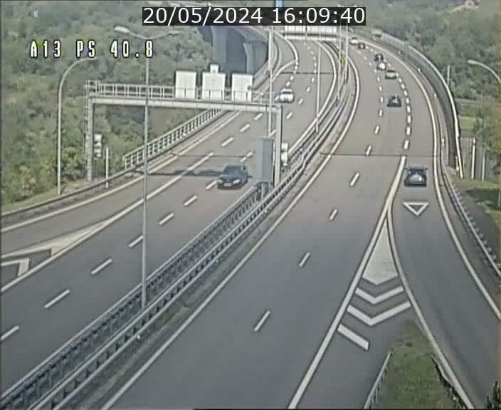 Webcam autoroute A13 à la sortie est du tunnel Markusbierg à Schengen. Vue sur le pont de la Moselle, vers l'Allemagne
