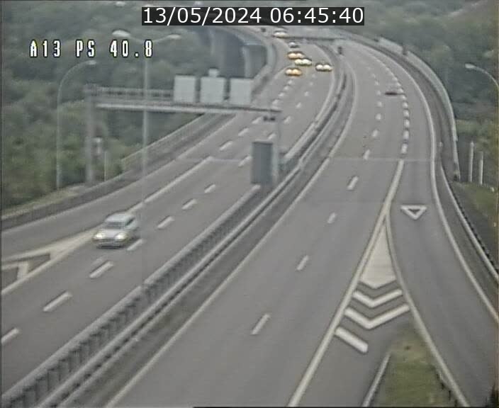 Webcam autoroute A13 à la sortie est du tunnel Markusbierg à Schengen. Vue sur le pont de la Moselle, vers l'Allemagne