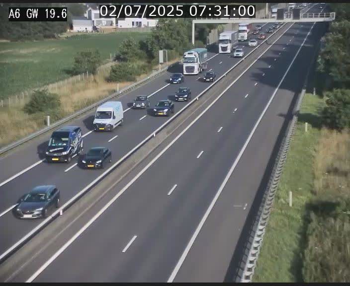 <h2>Traffic live webcam Luxembourg - Steinfort - A6 - BK 19.6 - direction Belgique</h2>