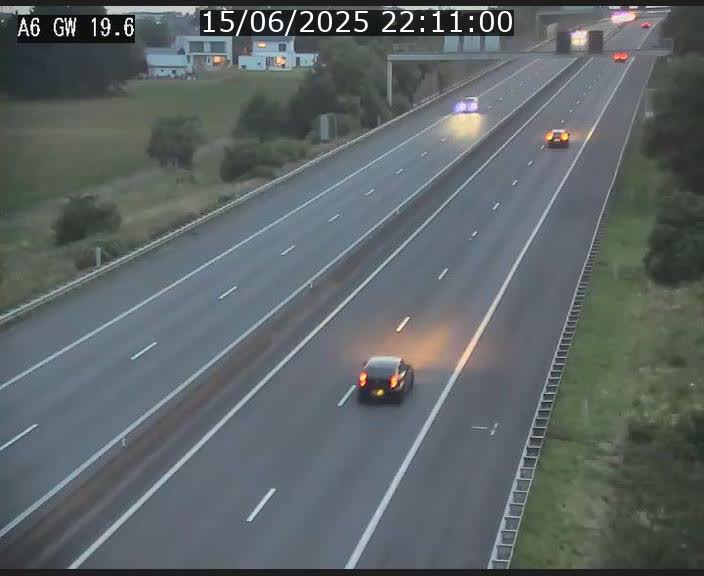 Traffic live webcam Luxembourg - Steinfort - A6 - BK 19.6 - direction Belgique