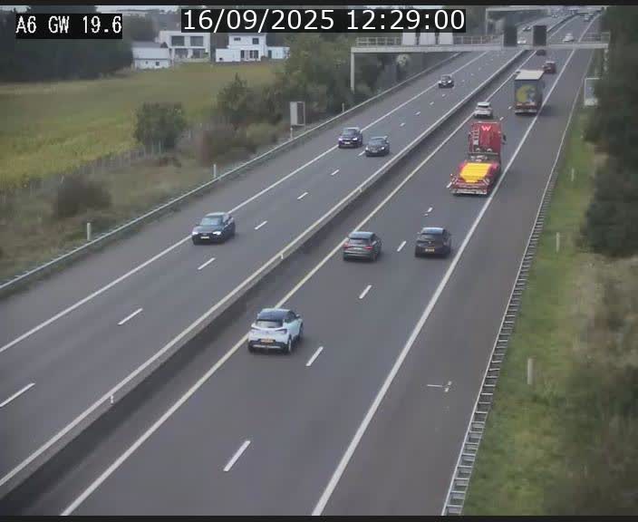 <h2>Traffic live webcam Luxembourg - Steinfort - A6 - BK 19.6 - direction Belgique</h2>