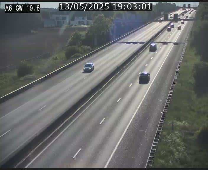 Traffic live webcam Luxembourg - Steinfort - A6 - BK 19.6 - direction Belgique