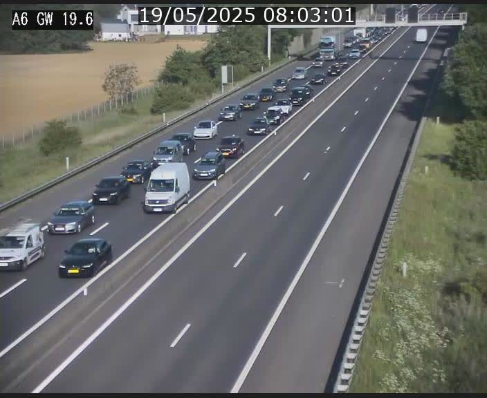 Traffic live webcam Luxembourg - Steinfort - A6 - BK 19.6 - direction Belgique