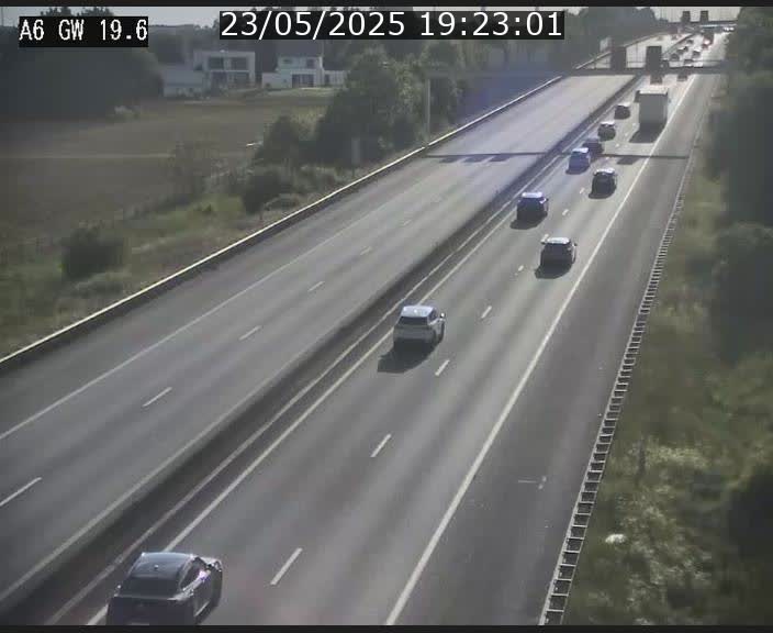 Traffic live webcam Luxembourg - Steinfort - A6 - BK 19.6 - direction Belgique