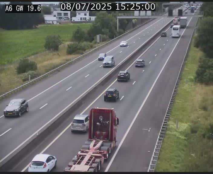Traffic live webcam Luxembourg - Steinfort - A6 - BK 19.6 - direction Belgique