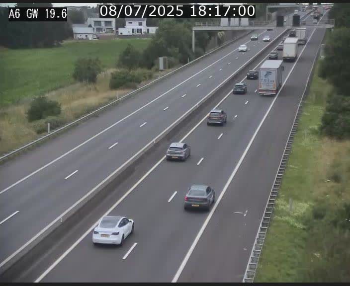 Traffic live webcam Luxembourg - Steinfort - A6 - BK 19.6 - direction Belgique