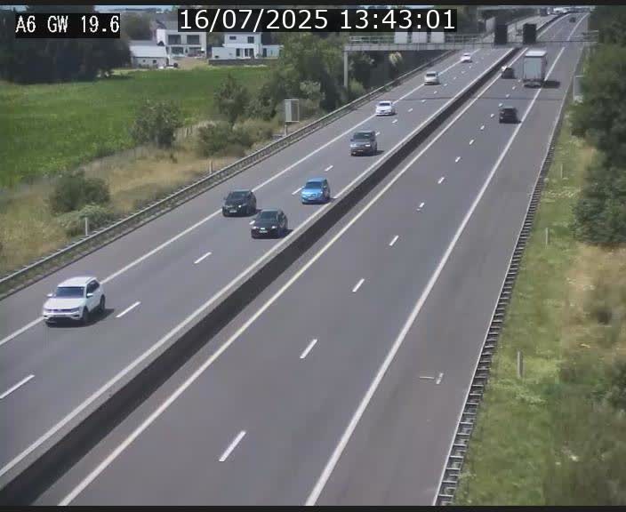 Traffic live webcam Luxembourg - Steinfort - A6 - BK 19.6 - direction Belgique