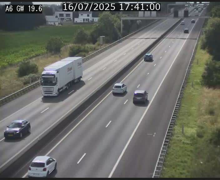 Traffic live webcam Luxembourg - Steinfort - A6 - BK 19.6 - direction Belgique