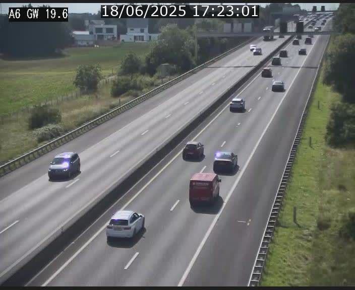 <h2>Traffic live webcam Luxembourg - Steinfort - A6 - BK 19.6 - direction Belgique</h2>