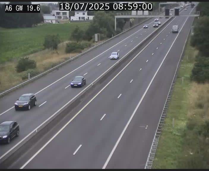 <h2>Traffic live webcam Luxembourg - Steinfort - A6 - BK 19.6 - direction Belgique</h2>
