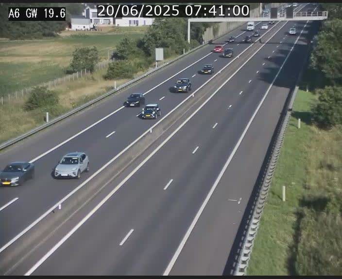Traffic live webcam Luxembourg - Steinfort - A6 - BK 19.6 - direction Belgique
