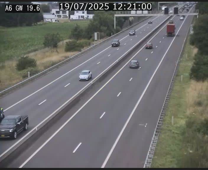 <h2>Traffic live webcam Luxembourg - Steinfort - A6 - BK 19.6 - direction Belgique</h2>