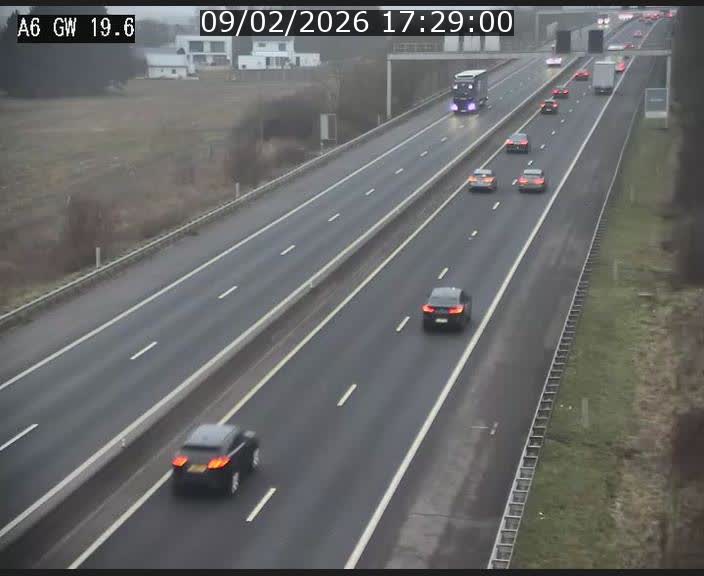 <h2>Traffic live webcam Luxembourg - Steinfort - A6 - BK 19.6 - direction Belgique</h2>