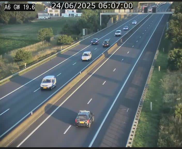 <h2>Traffic live webcam Luxembourg - Steinfort - A6 - BK 19.6 - direction Belgique</h2>