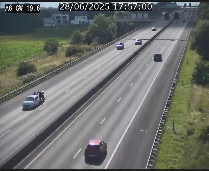 <h2>Traffic live webcam Luxembourg - Steinfort - A6 - BK 19.6 - direction Belgique</h2>