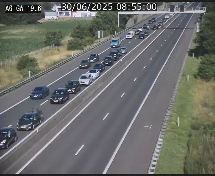 <h2>Traffic live webcam Luxembourg - Steinfort - A6 - BK 19.6 - direction Belgique</h2>