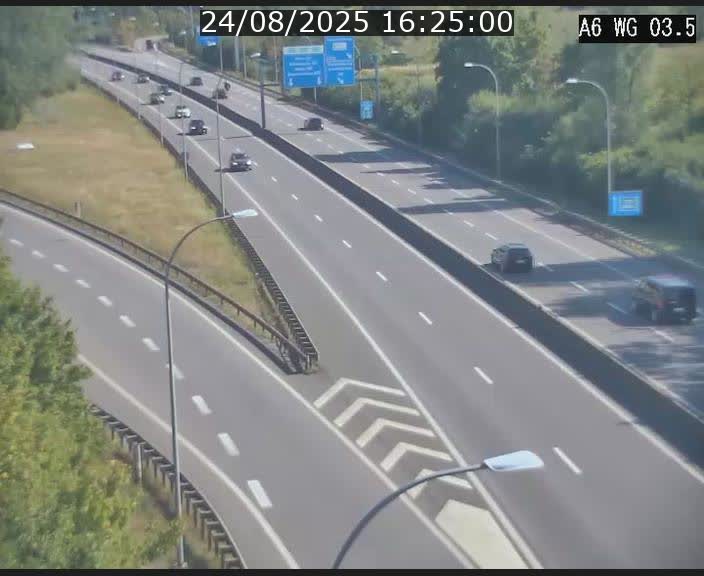 <h2>Traffic live webcam Luxembourg - Croix de Cessange - A6 - BK 3.5 - direction France/Allemagne</h2>