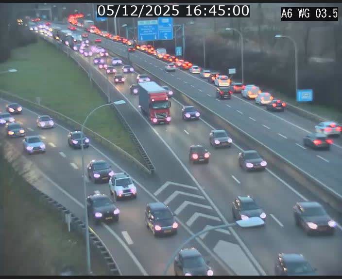 <h2>Traffic live webcam Luxembourg - Croix de Cessange - A6 - BK 3.5 - direction France/Allemagne</h2>