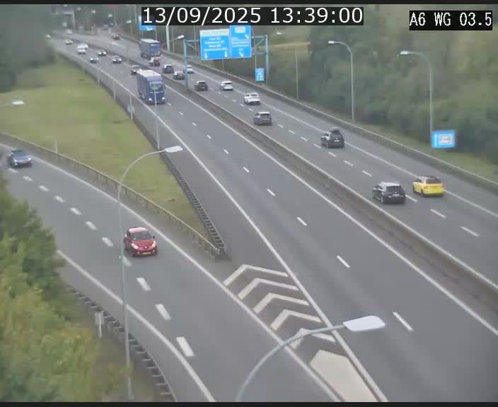 <h2>Traffic live webcam Luxembourg - Croix de Cessange - A6 - BK 3.5 - direction France/Allemagne</h2>