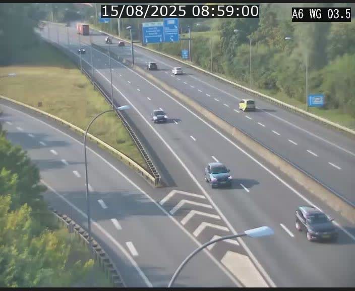<h2>Traffic live webcam Luxembourg - Croix de Cessange - A6 - BK 3.5 - direction France/Allemagne</h2>