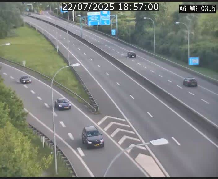 Traffic live webcam Luxembourg - Croix de Cessange - A6 - BK 3.5 - direction France/Allemagne