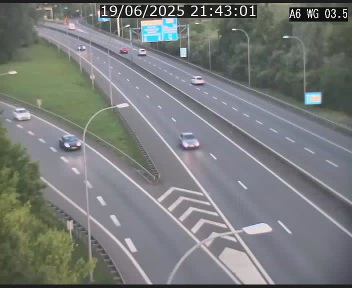 Traffic live webcam Luxembourg - Croix de Cessange - A6 - BK 3.5 - direction France/Allemagne