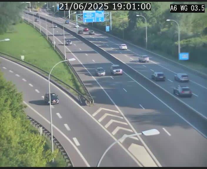 <h2>Traffic live webcam Luxembourg - Croix de Cessange - A6 - BK 3.5 - direction France/Allemagne</h2>