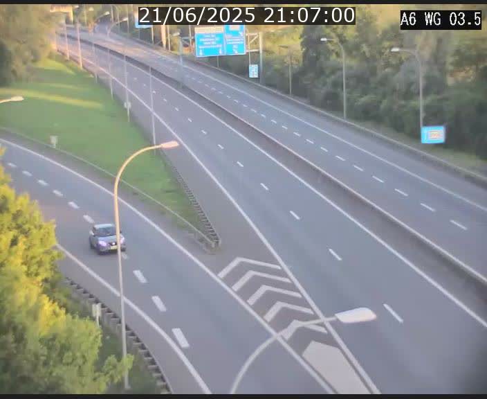 <h2>Traffic live webcam Luxembourg - Croix de Cessange - A6 - BK 3.5 - direction France/Allemagne</h2>