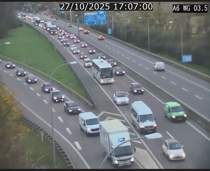 <h2>Traffic live webcam Luxembourg - Croix de Cessange - A6 - BK 3.5 - direction France/Allemagne</h2>