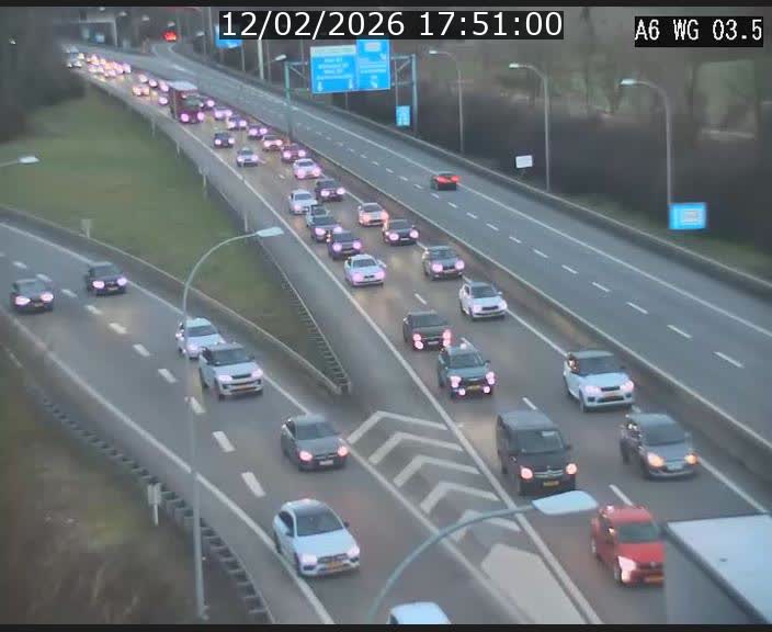 <h2>Traffic live webcam Luxembourg - Croix de Cessange - A6 - BK 3.5 - direction France/Allemagne</h2>