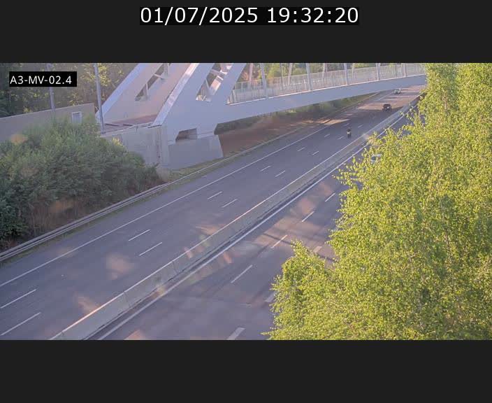 <h2>Webcam autoroute de la France (A3) au Luxembourg à Fentange, à proximité de la Croix de Gasperich. Vue orientée vers la Cloche d'Or</h2>