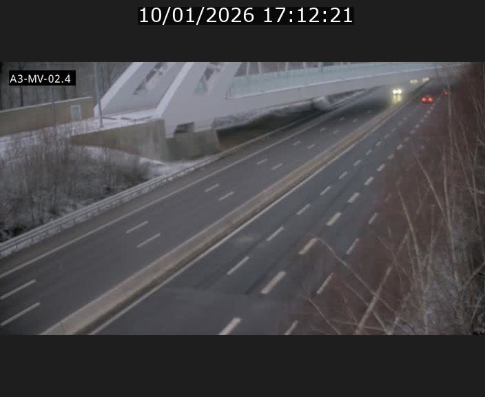 Webcam autoroute de la France (A3) au Luxembourg à Fentange, à proximité de la Croix de Gasperich. Vue orientée vers la Cloche d'Or