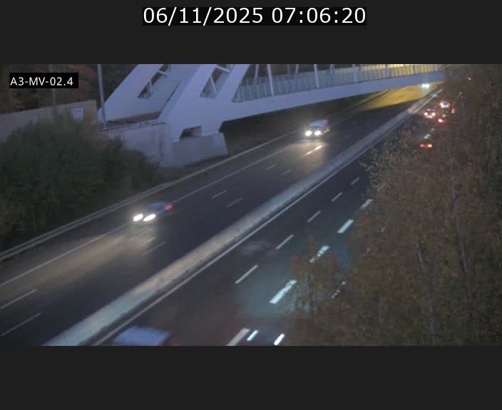 <h2>Webcam autoroute de la France (A3) au Luxembourg à Fentange, à proximité de la Croix de Gasperich. Vue orientée vers la Cloche d'Or</h2>