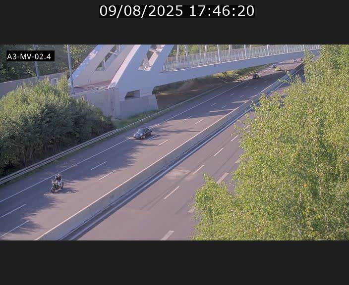 <h2>Webcam autoroute de la France (A3) au Luxembourg à Fentange, à proximité de la Croix de Gasperich. Vue orientée vers la Cloche d'Or</h2>